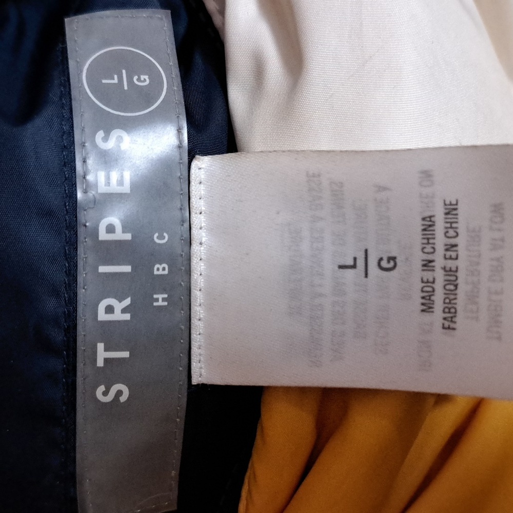 BARBIE x HBC Women's Reversible Puffer Jacket - Picture 8 of 8
